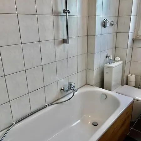 Moderne Ruhige Angebunden