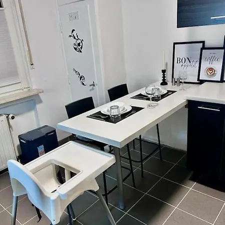 Moderne Ruhige Angebunden *