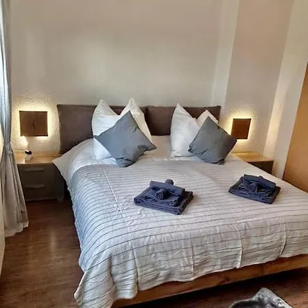 Moderne Ruhige Angebunden