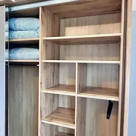 Moderne Ruhige Angebunden