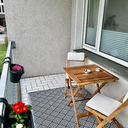 Moderne Ruhige Angebunden *