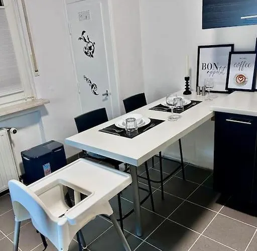 Moderne Ruhige Angebunden *