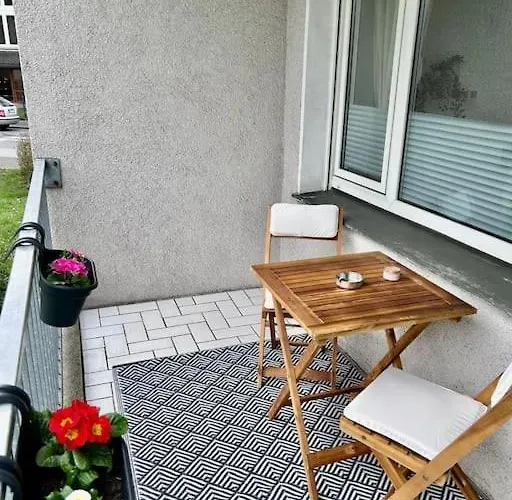 Moderne Ruhige Angebunden *